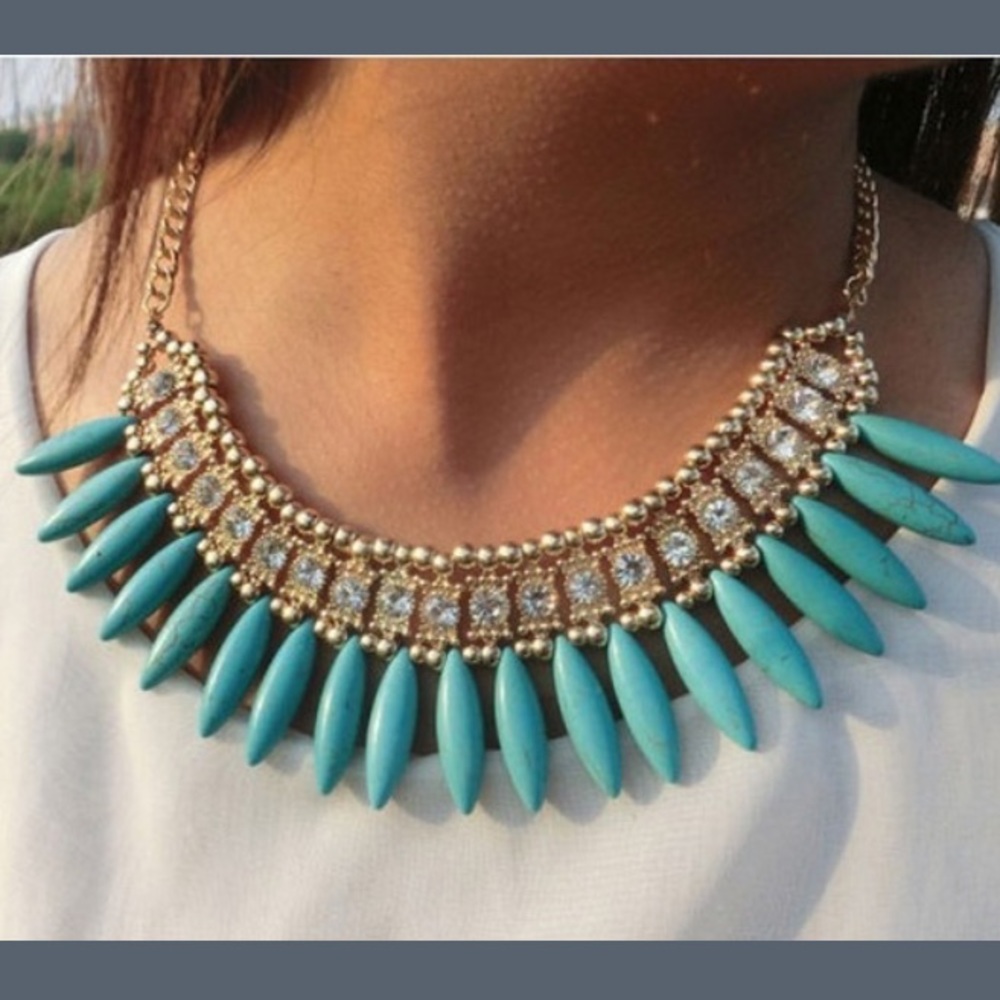 3/$30 Chunky statement necklace!